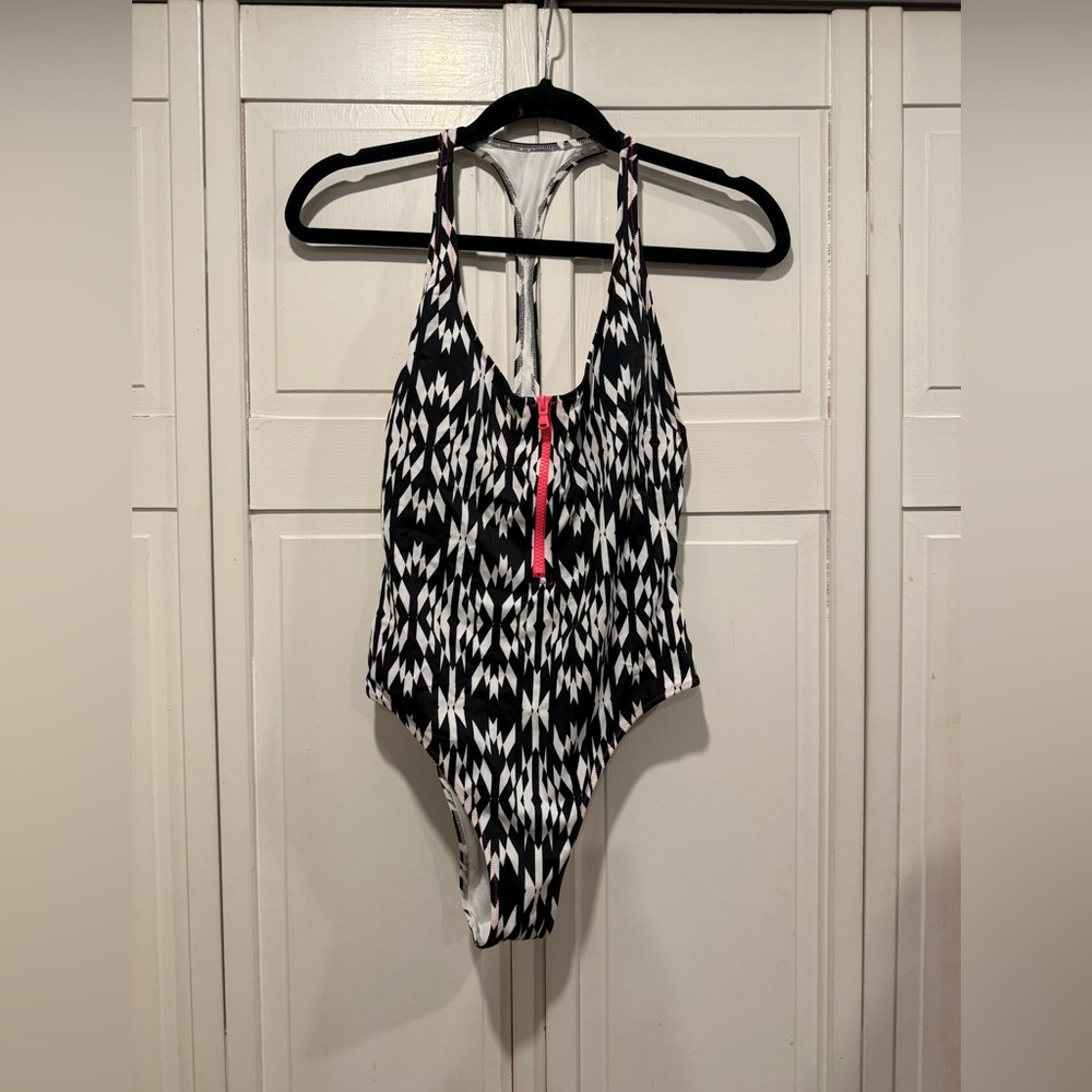 VS one piece size medium nwot